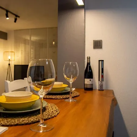 Amazing Flat Near The Coast With A Delightful Shared Terrace Close To Public Transportation In Karsiyaka *