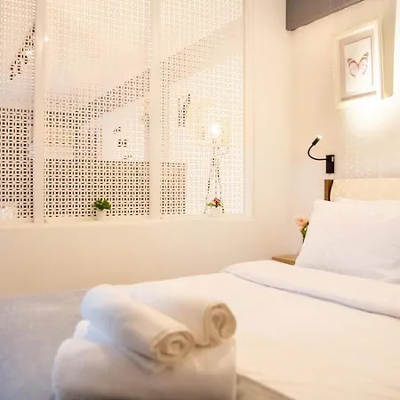 Amazing Flat Near The Coast With A Delightful Shared Terrace Close To Public Transportation In Karsiyaka Smirne