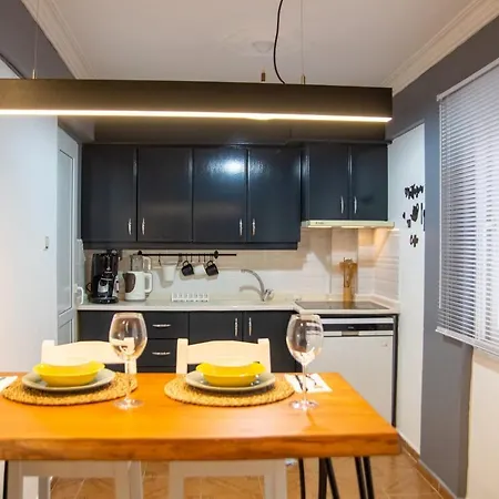 Amazing Flat Near The Coast With A Delightful Shared Terrace Close To Public Transportation In Karsiyaka * إزمير