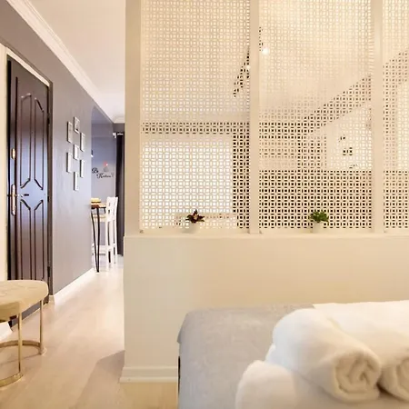 Amazing Flat Near The Coast With A Delightful Shared Terrace Close To Public Transportation In Karsiyaka شقة إزمير